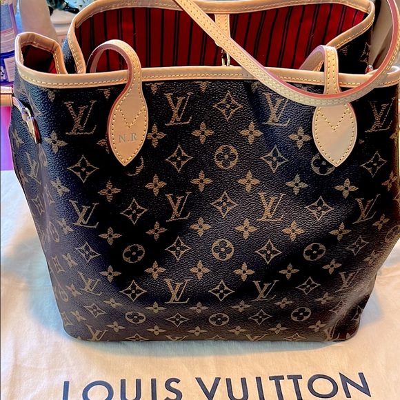Louis Vuitton tote - Picture 1 of 14